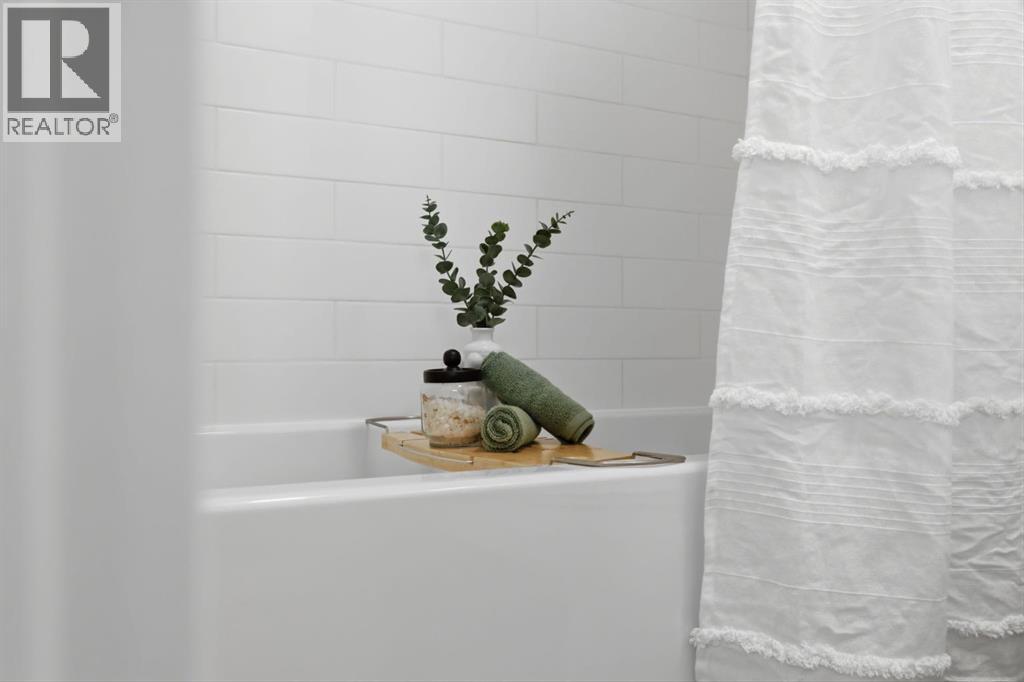 Single Family House for Sale in    Street NE Crescent Heights Calgary 