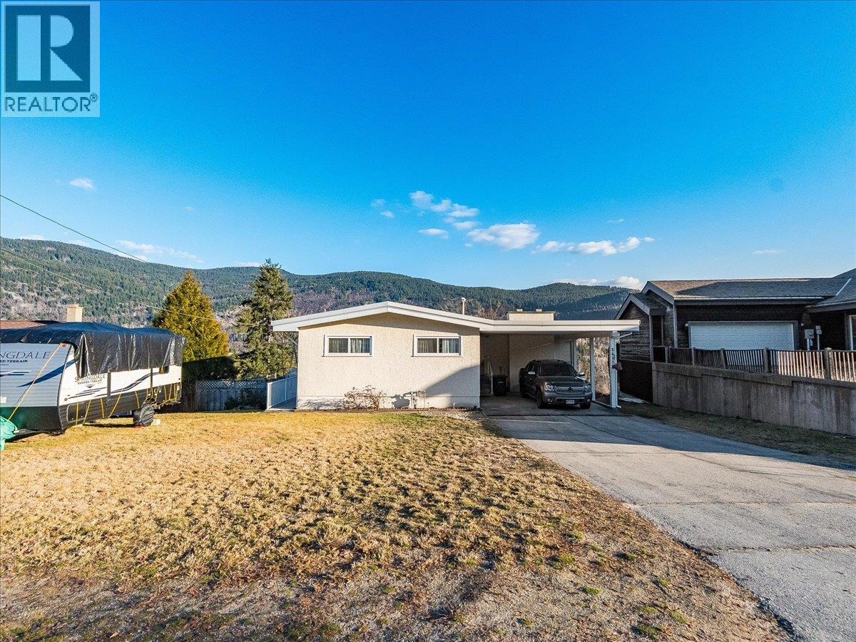 3613 9th Avenue, Castlegar