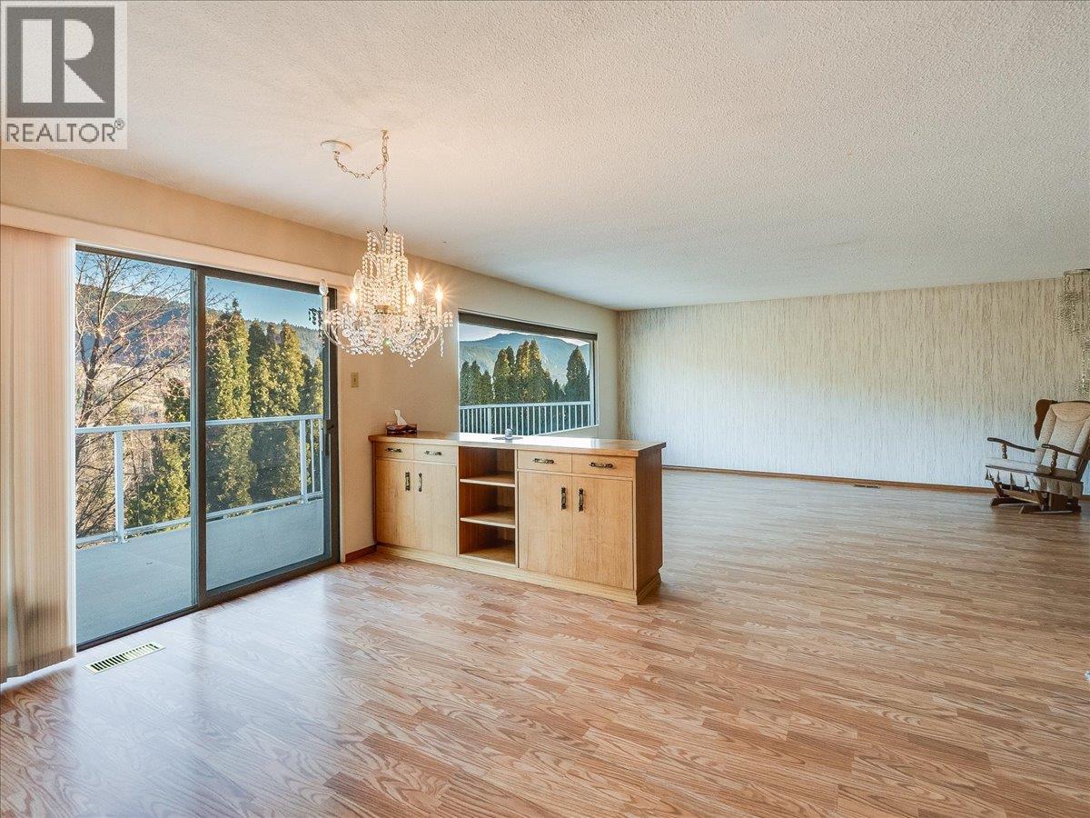 3613 9th Avenue, Castlegar