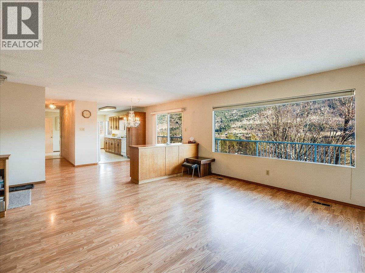 3613 9th Avenue, Castlegar