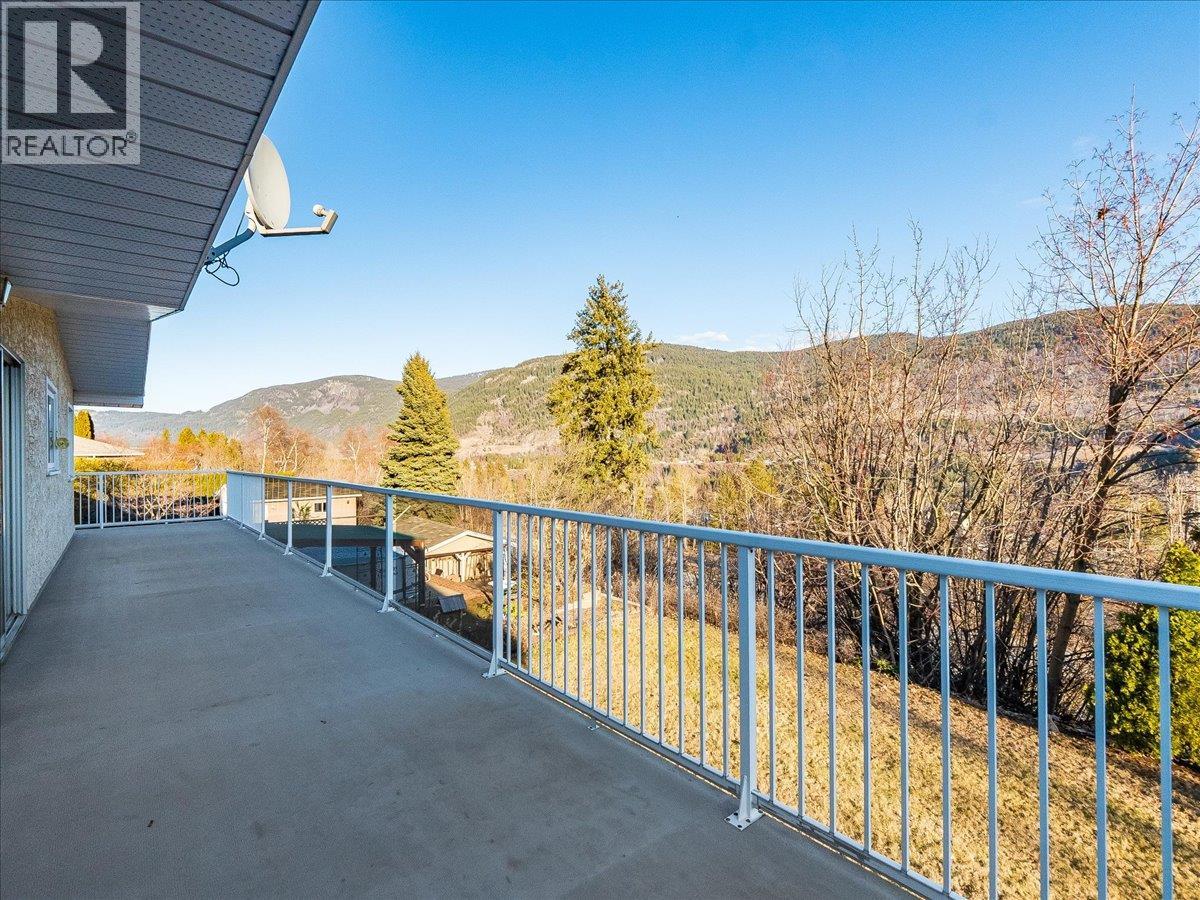 3613 9th Avenue, Castlegar