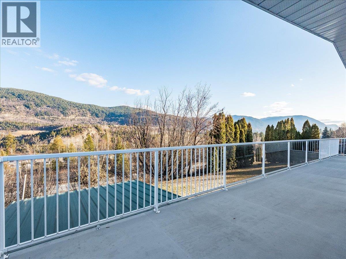 3613 9th Avenue, Castlegar