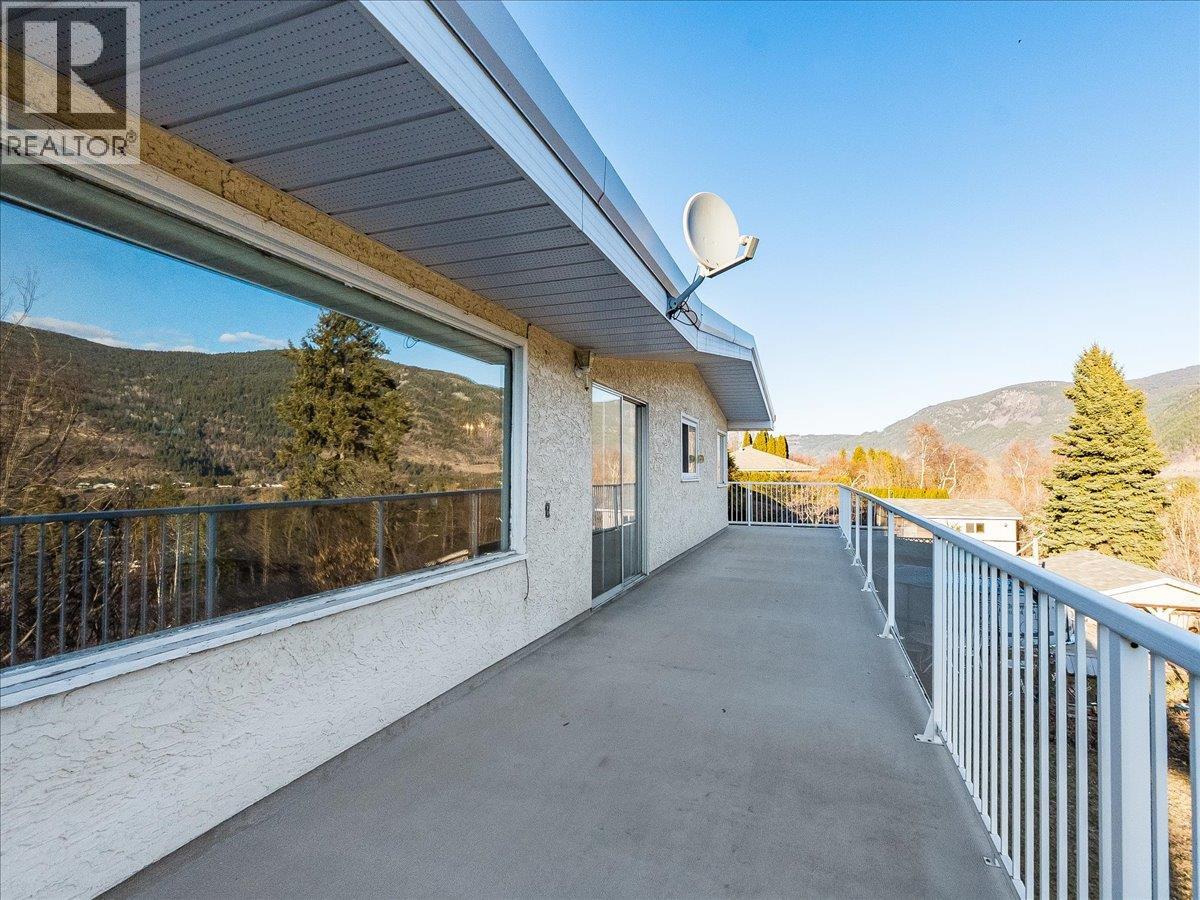 3613 9th Avenue, Castlegar