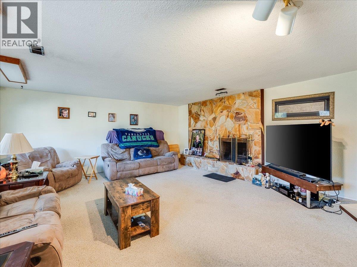 3613 9th Avenue, Castlegar