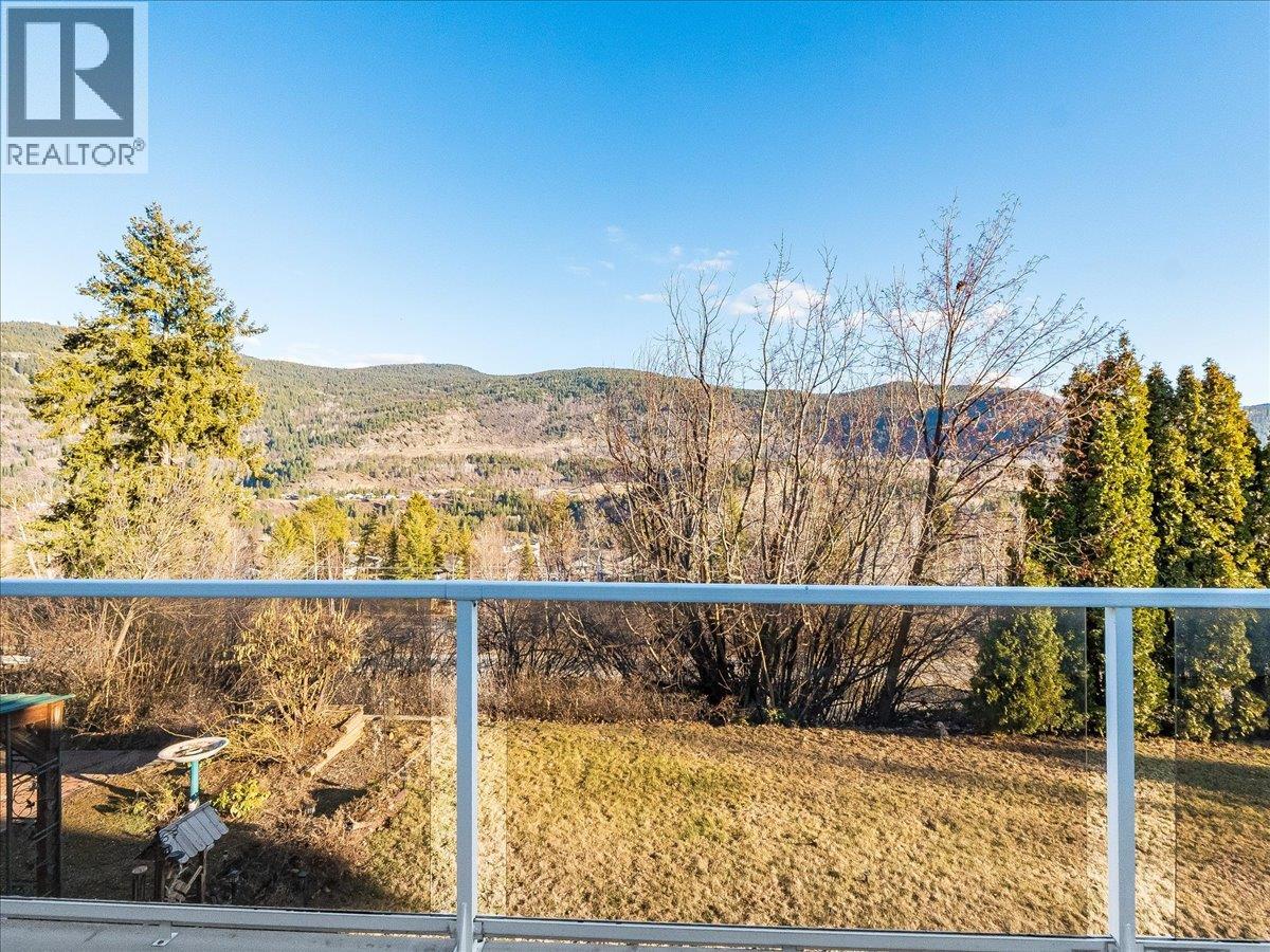 3613 9th Avenue, Castlegar