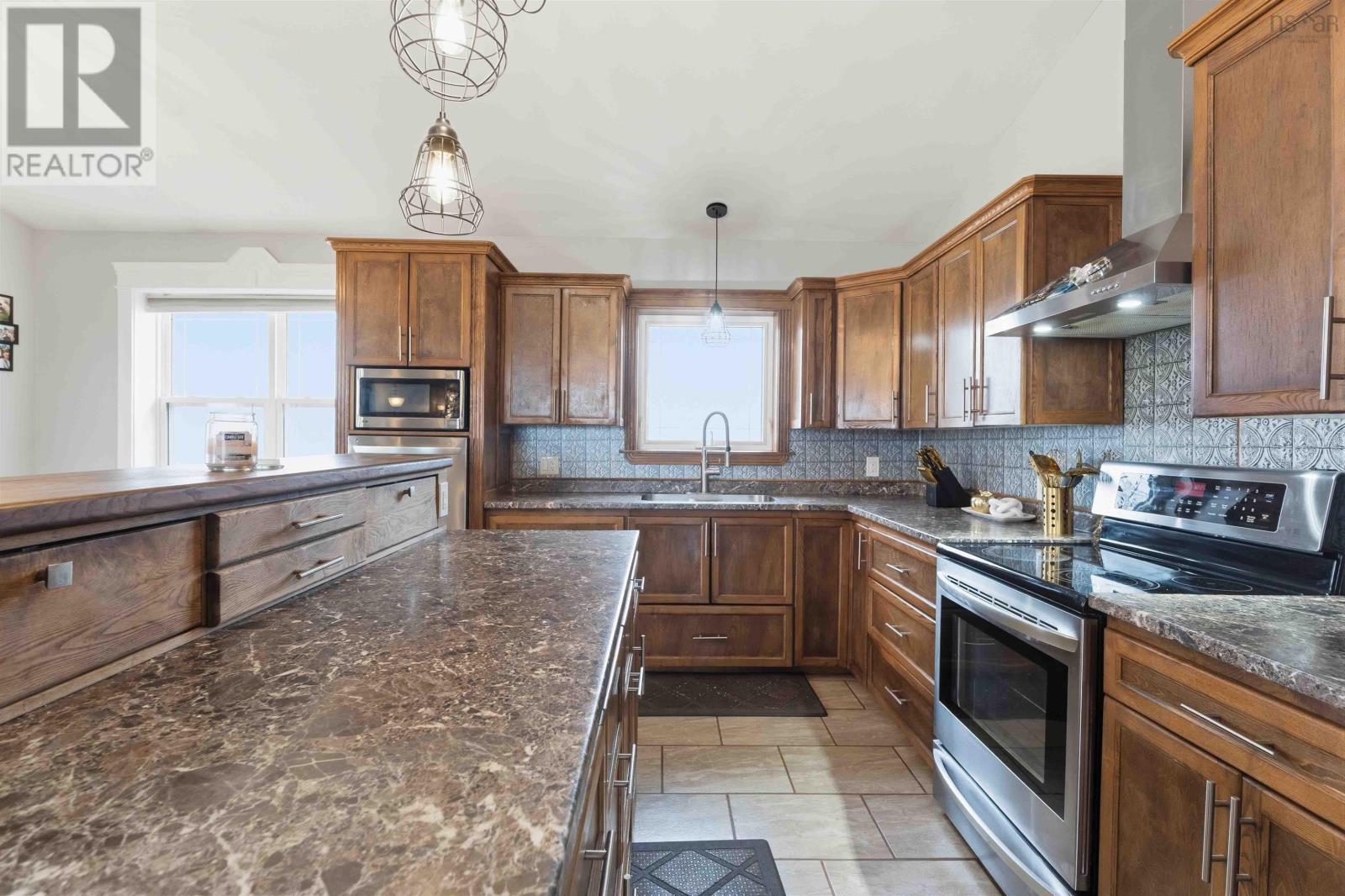 Property 18 of 42 of 1476 Highway 360