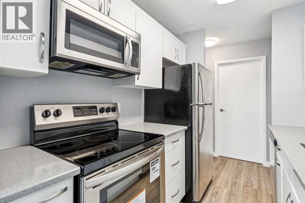 Single Family House for Sale in    Street SW Glenbrook Calgary 