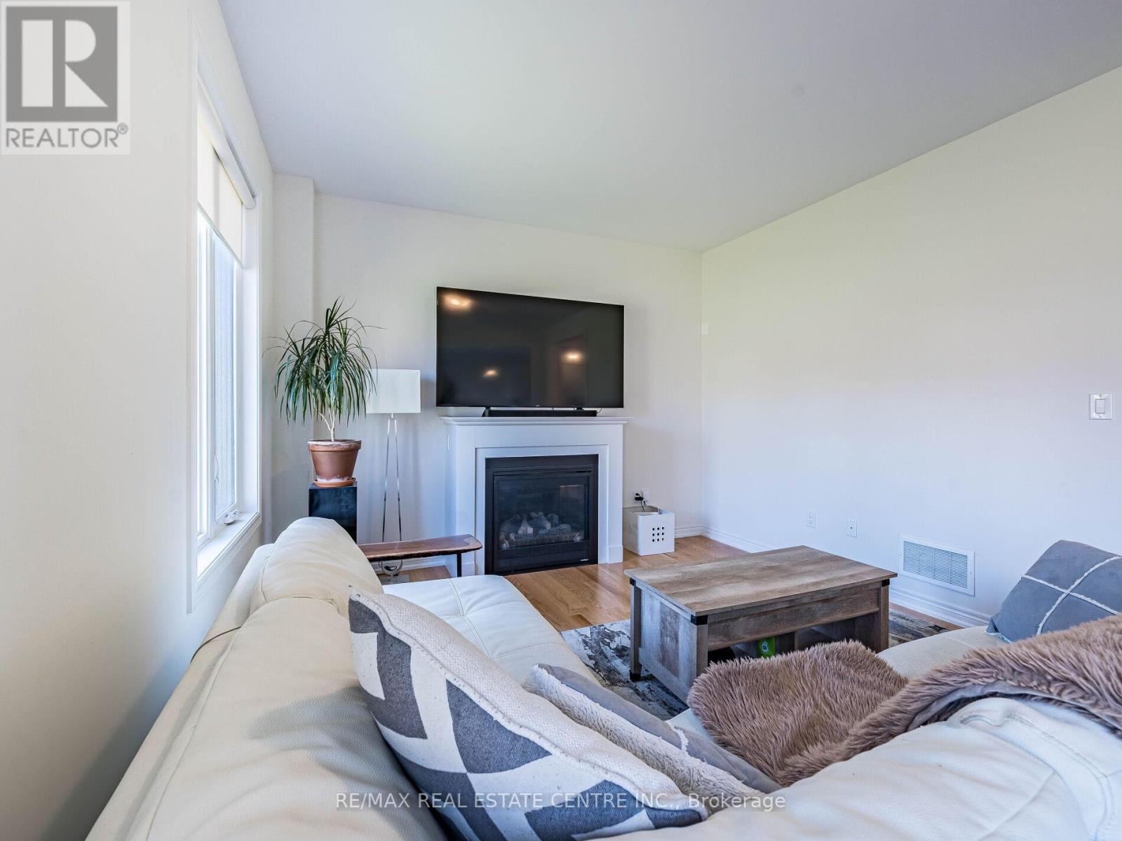 192 MIYAKO COURT - 15