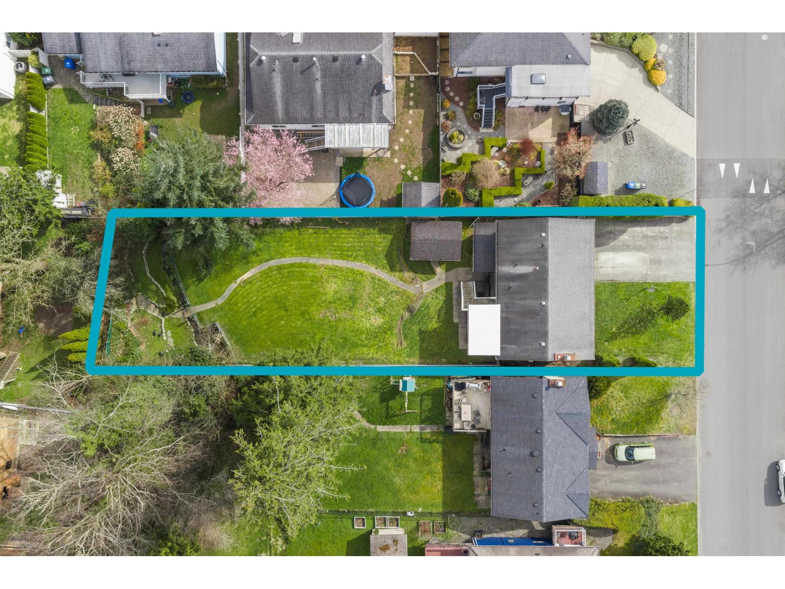 35397 WELLS GRAY Avenue - photo 2