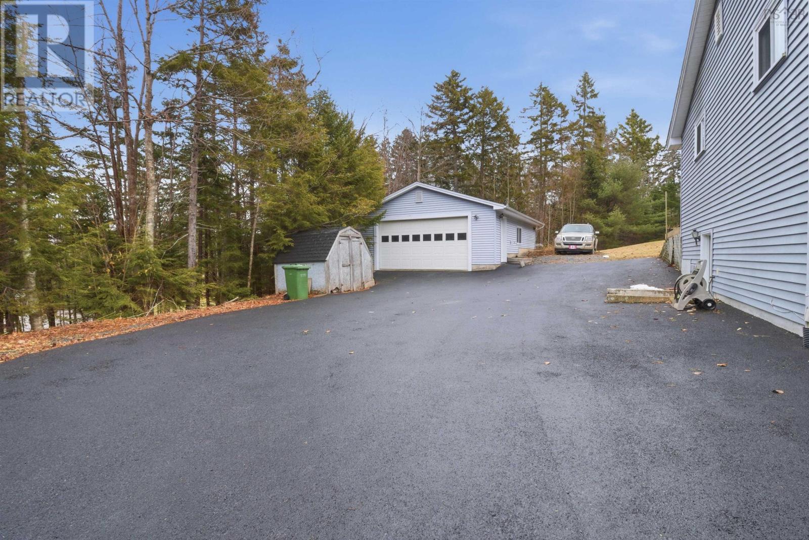 21 KARELS DRIVE - 36