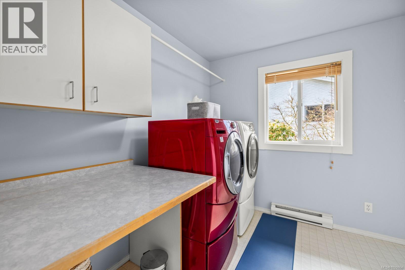 3223 SEDGWICK DR - 33