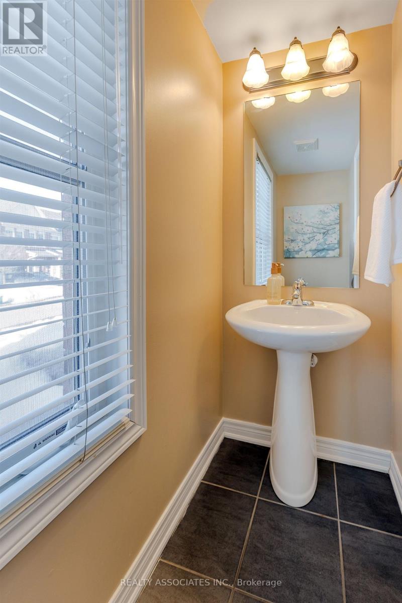 19 BEARINGS AVENUE, Whitchurch-Stouffville (Stouffville), Ontario