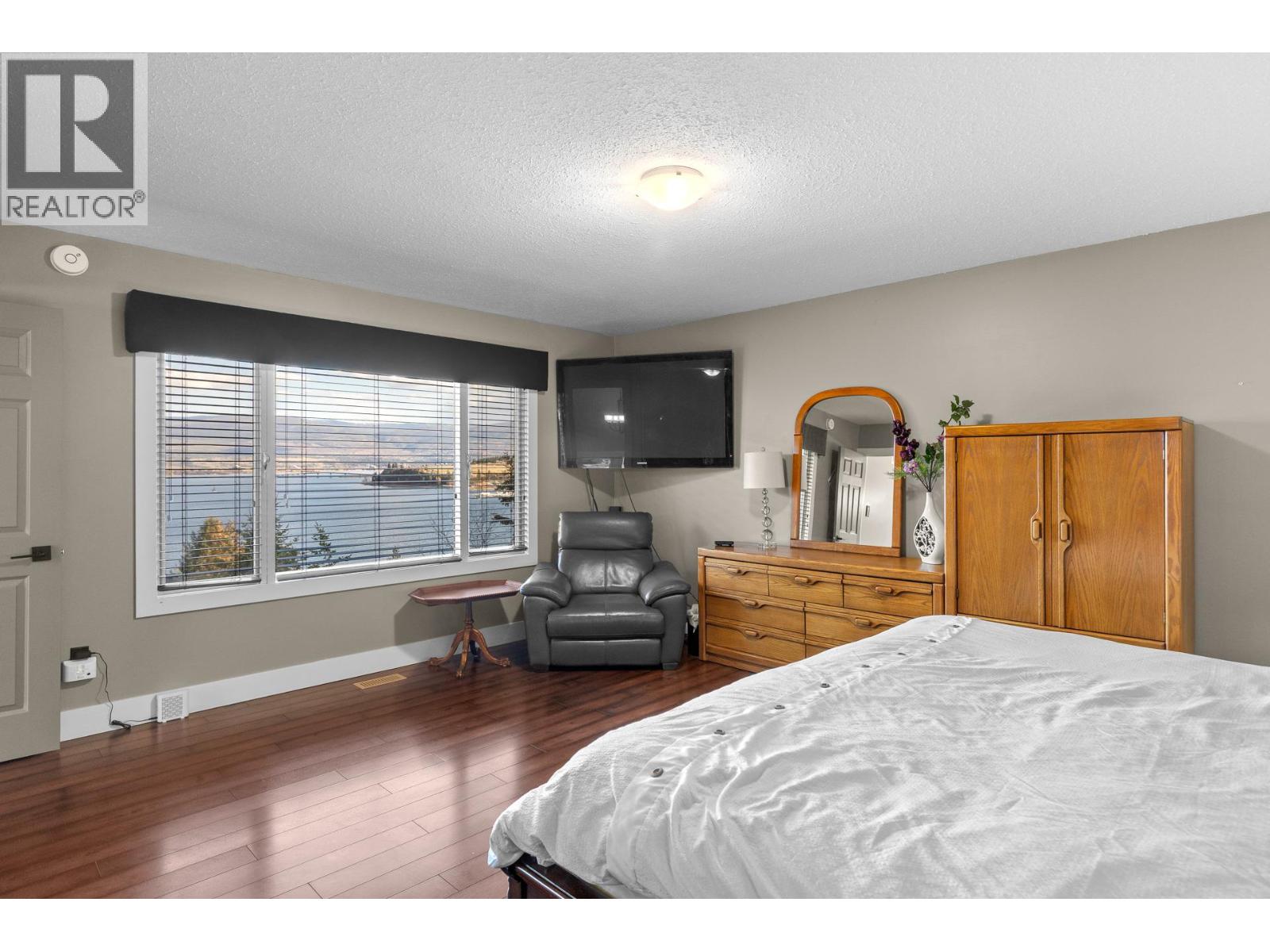 1084 Westside Road S, West Kelowna