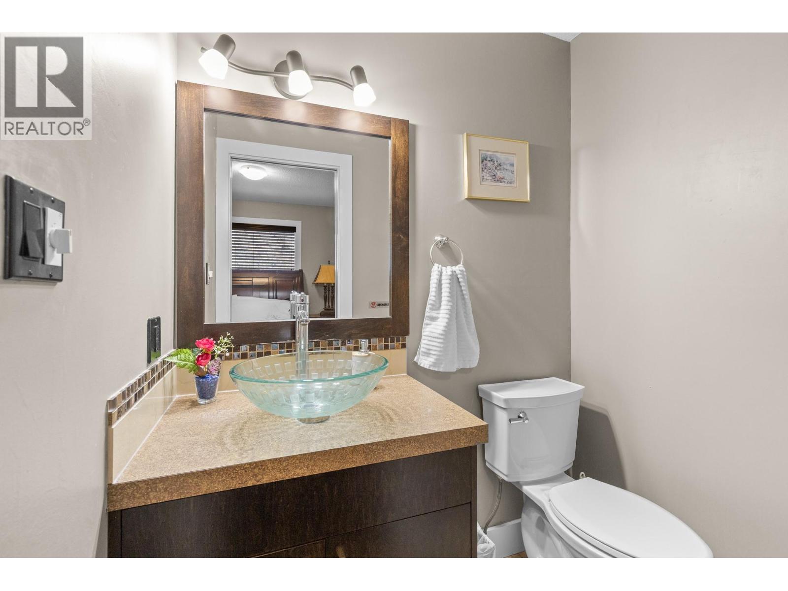 1084 Westside Road S, West Kelowna