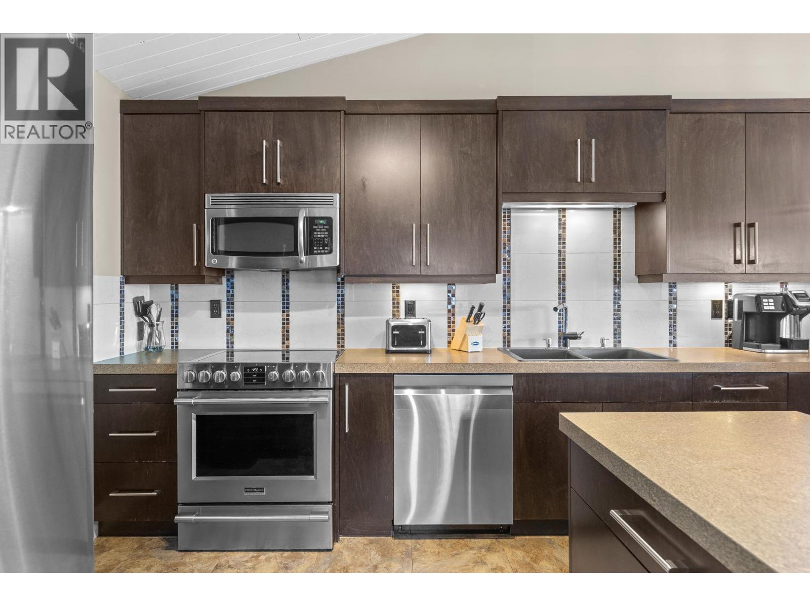 1084 Westside Road S, West Kelowna