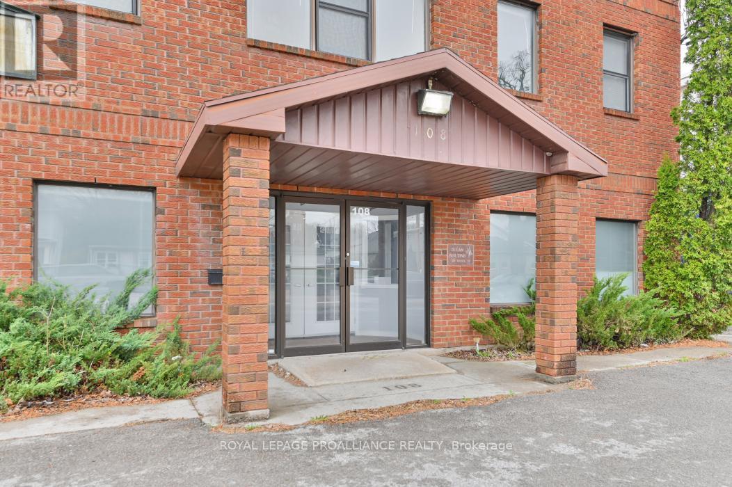108 RUSSEL STREET - 2