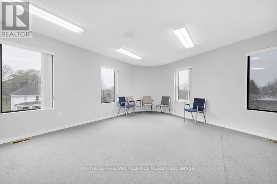 108 RUSSEL STREET - 23