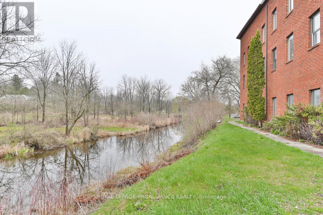 108 RUSSEL STREET - 27