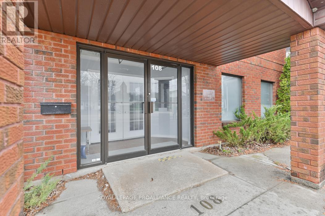 108 RUSSEL STREET - 31