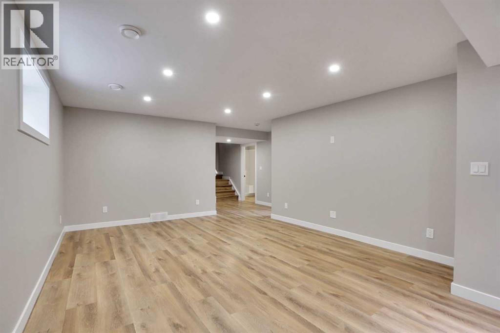 Single Family House for Sale in  Tuscany Meadows Heights NW Tuscany Calgary 