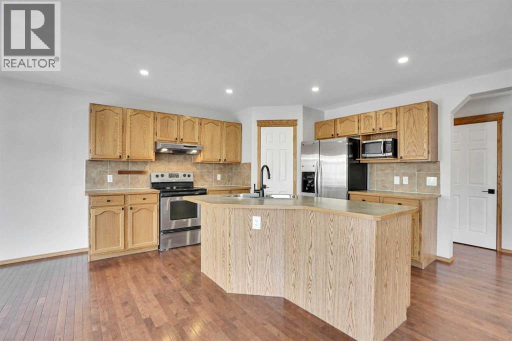 Single Family House for Sale in  Tuscany Meadows Heights NW Tuscany Calgary 