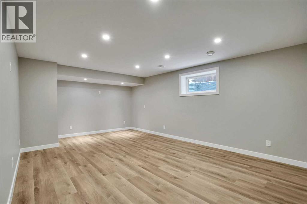 Single Family House for Sale in  Tuscany Meadows Heights NW Tuscany Calgary 