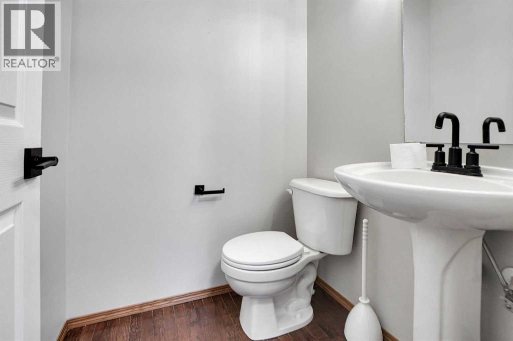 Single Family House for Sale in  Tuscany Meadows Heights NW Tuscany Calgary 