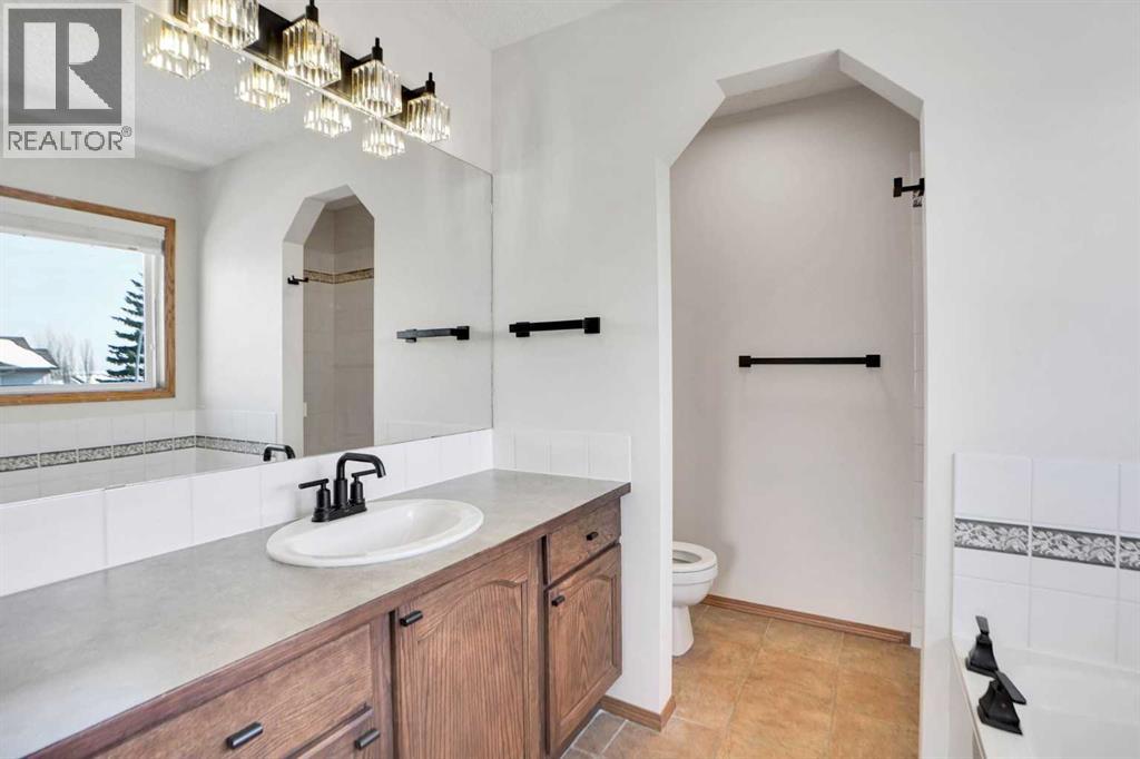 Single Family House for Sale in  Tuscany Meadows Heights NW Tuscany Calgary 