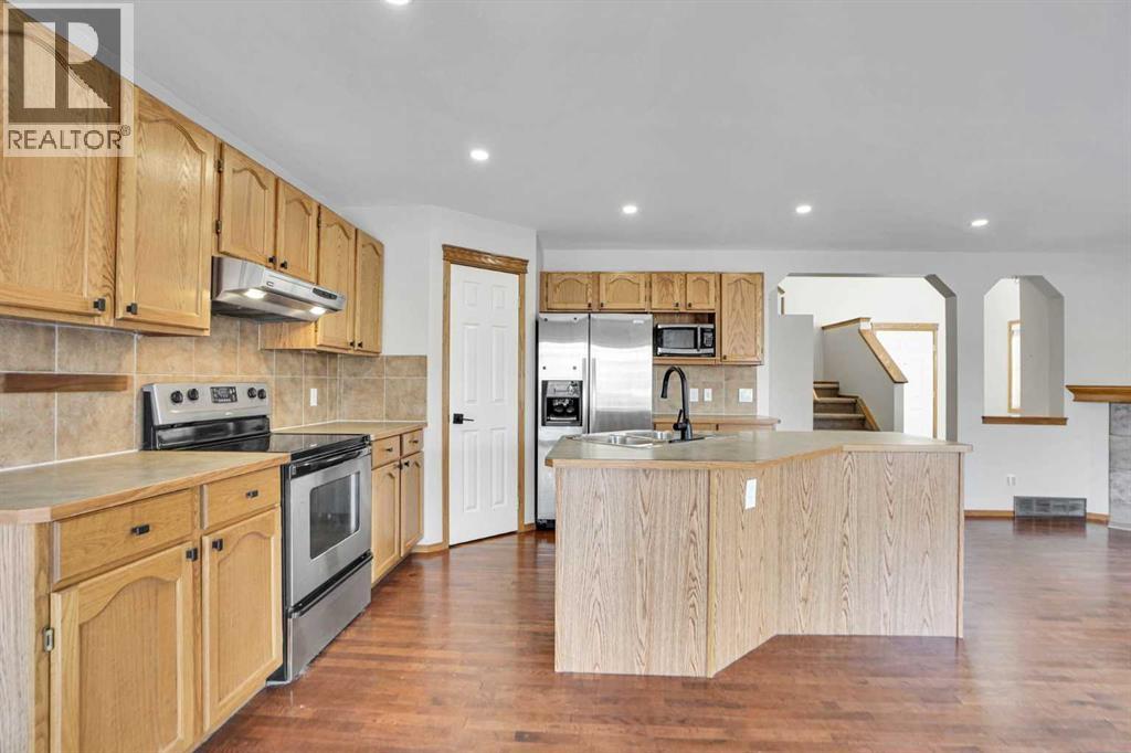 Single Family House for Sale in  Tuscany Meadows Heights NW Tuscany Calgary 