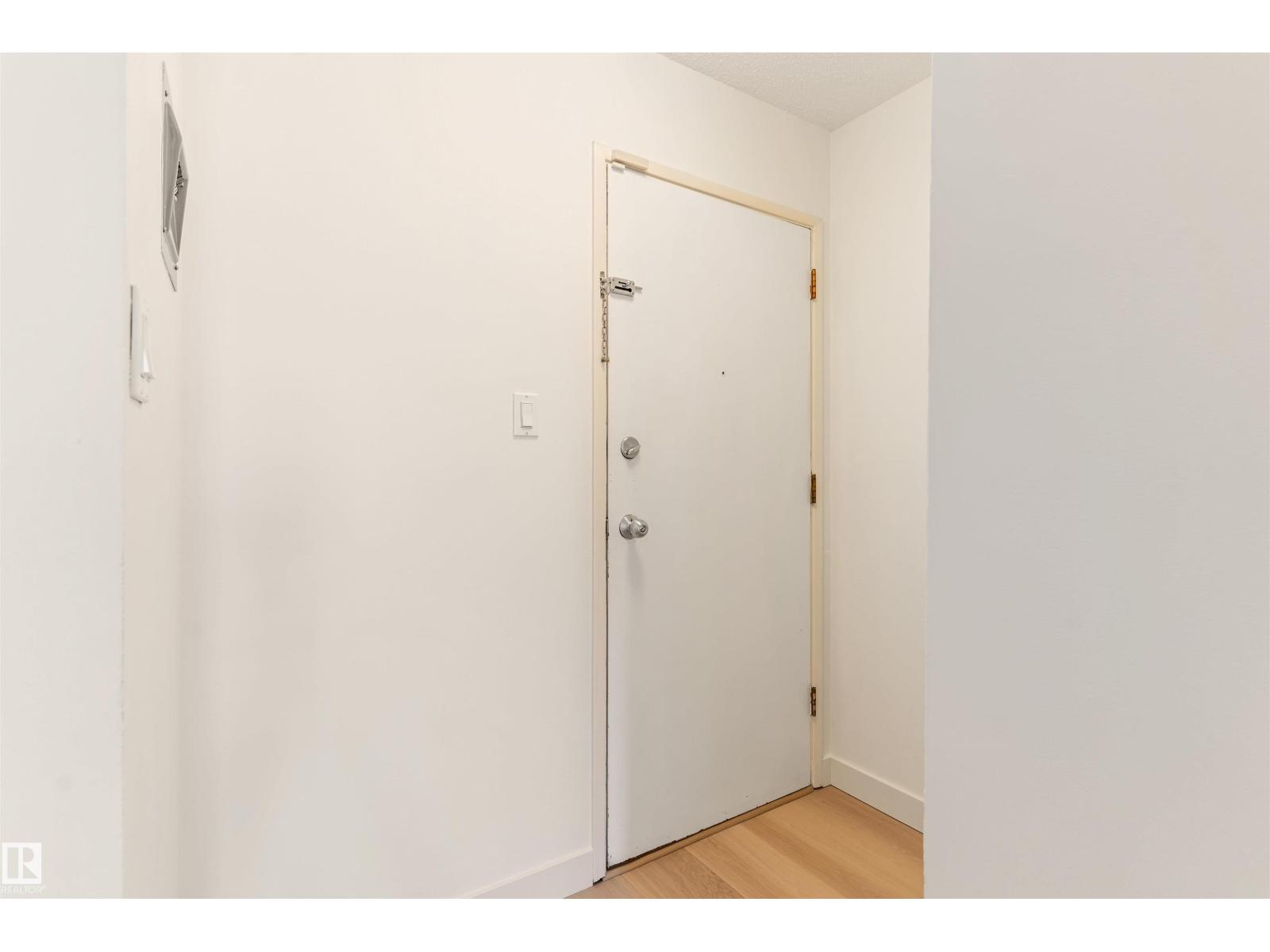 #109 11429 124 ST NW, Edmonton