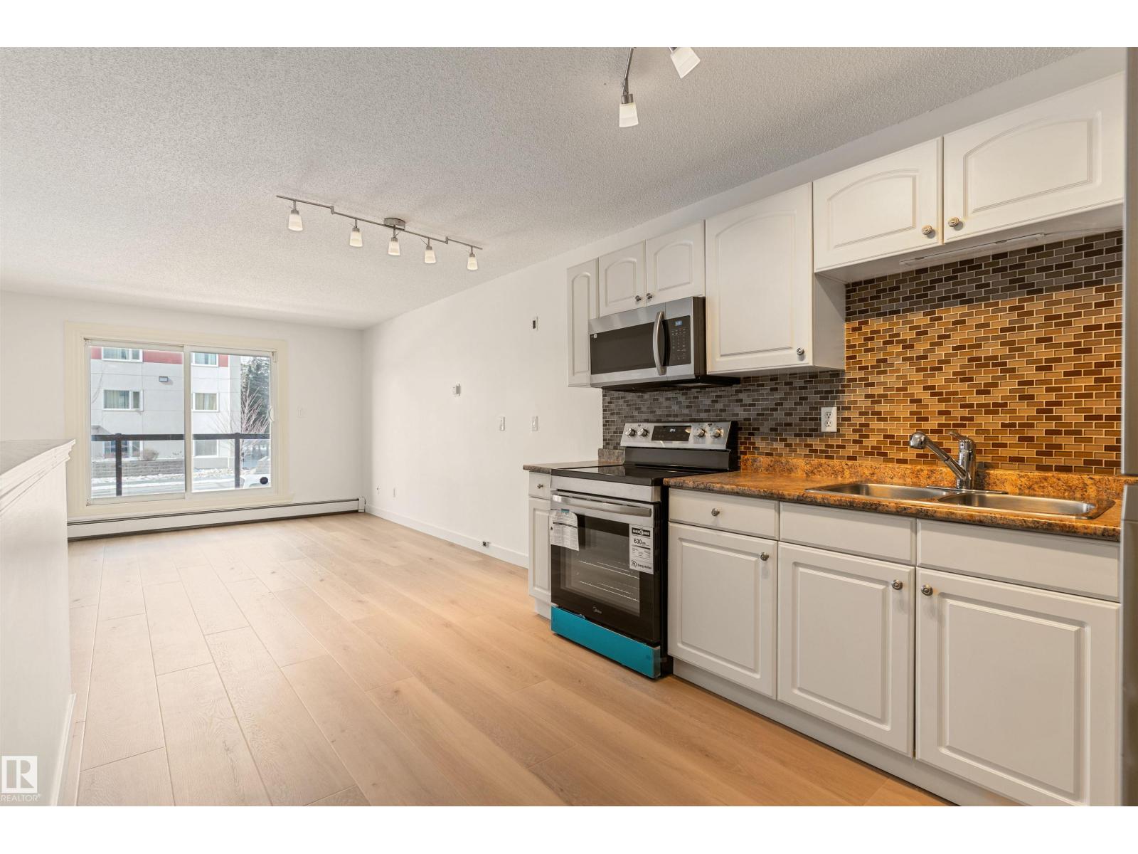 #109 11429 124 ST NW, Edmonton