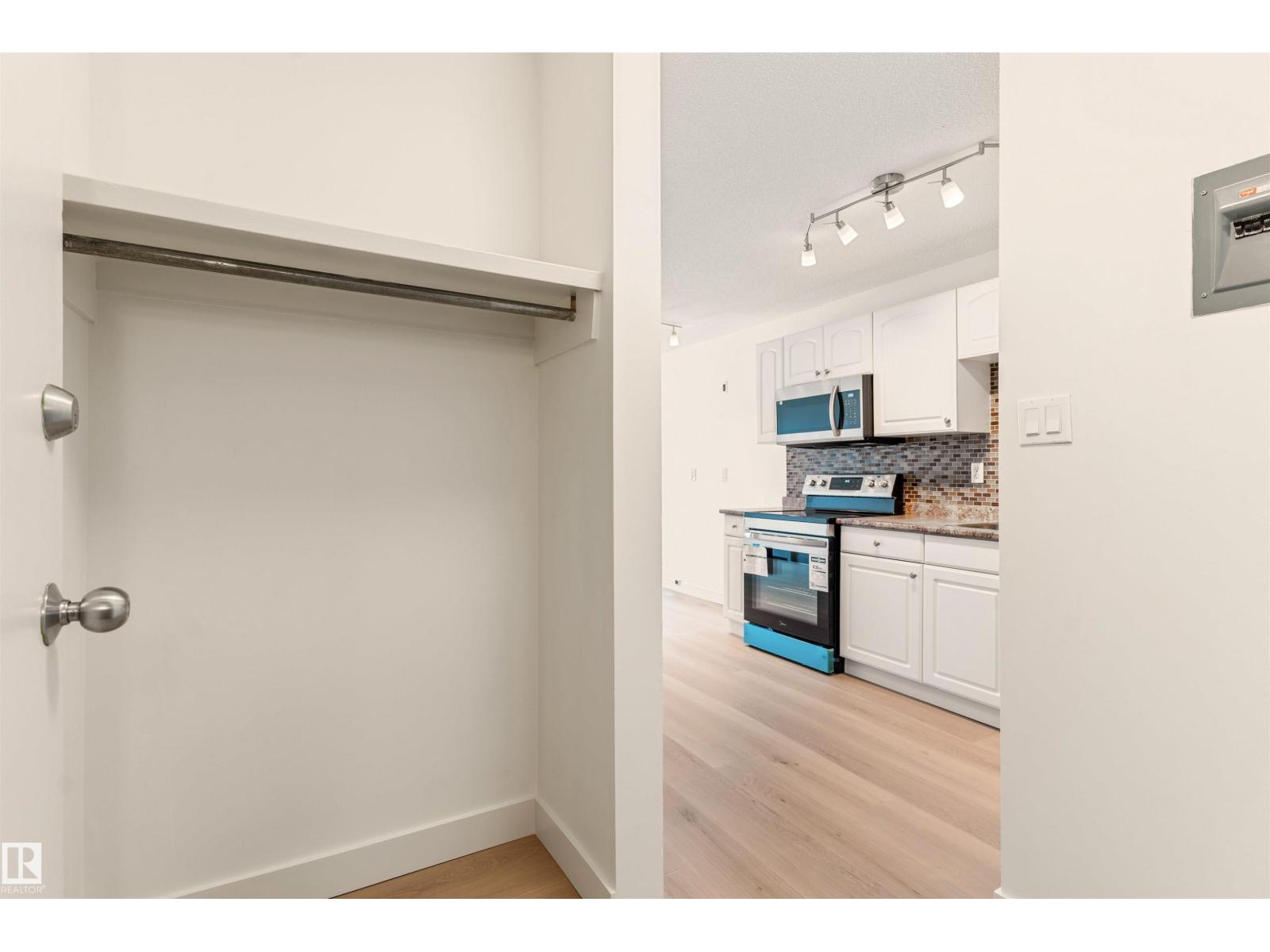 #109 11429 124 ST NW, Edmonton