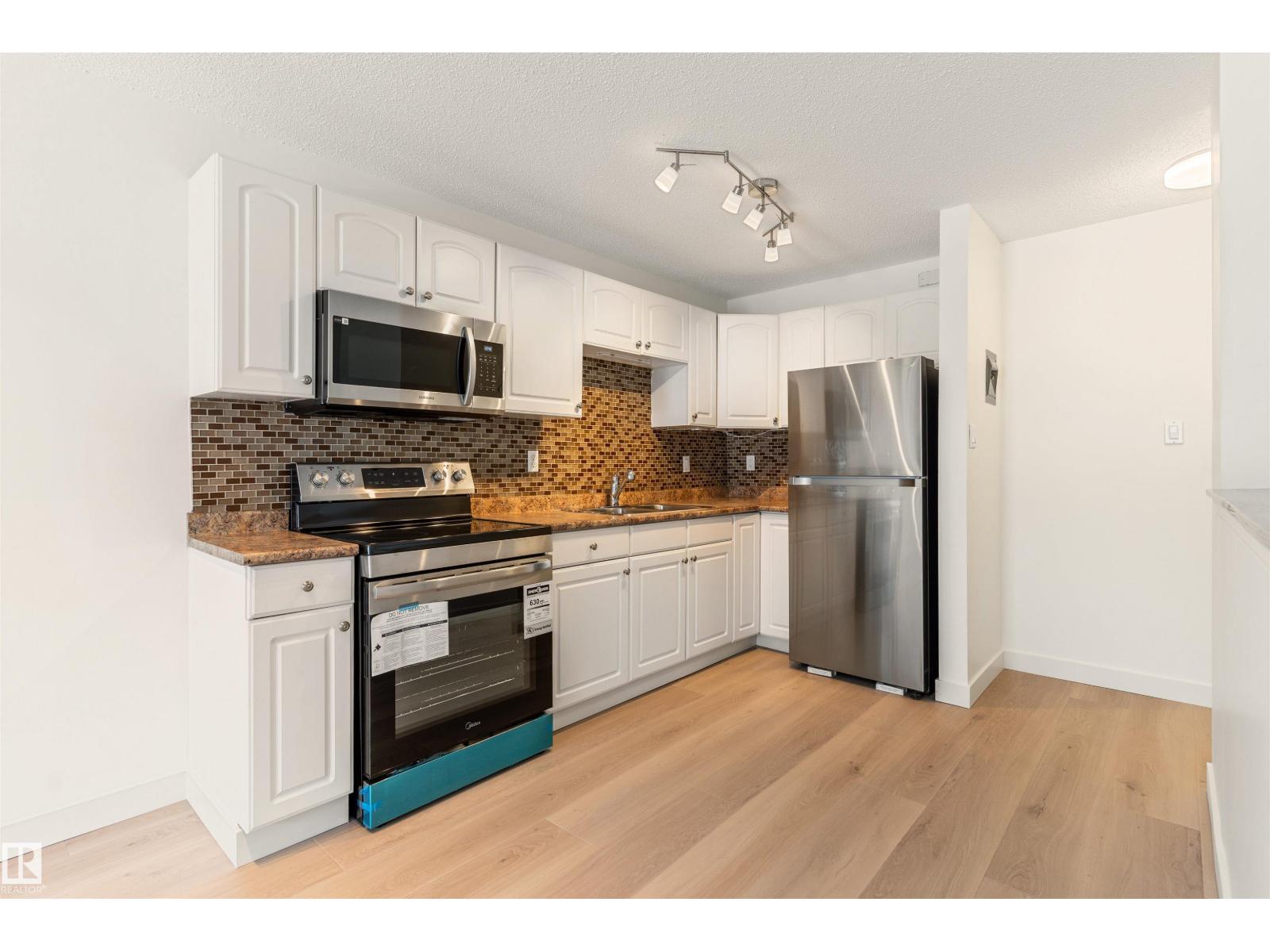 #109 11429 124 ST NW, Edmonton