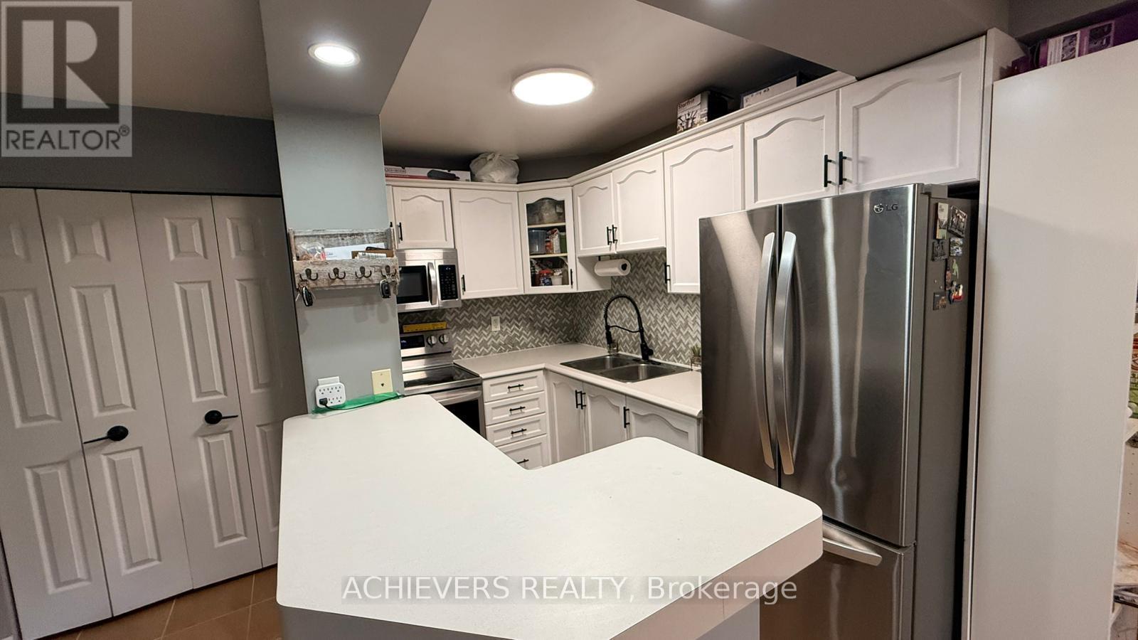 #107 640 GREY STREET - 12