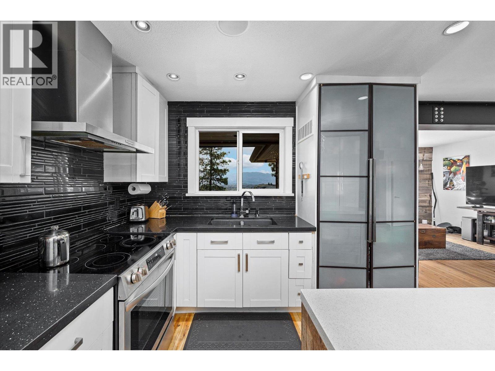 15 Bello Road, Kelowna