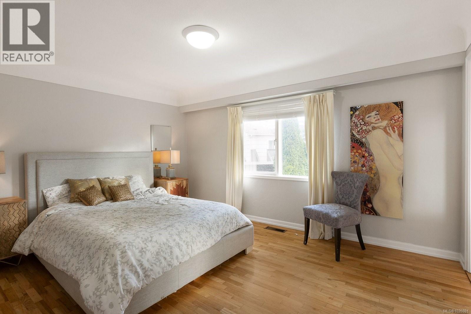 683 RICHMOND AVE - 14