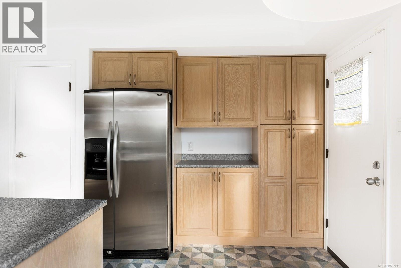 683 RICHMOND AVE - 11