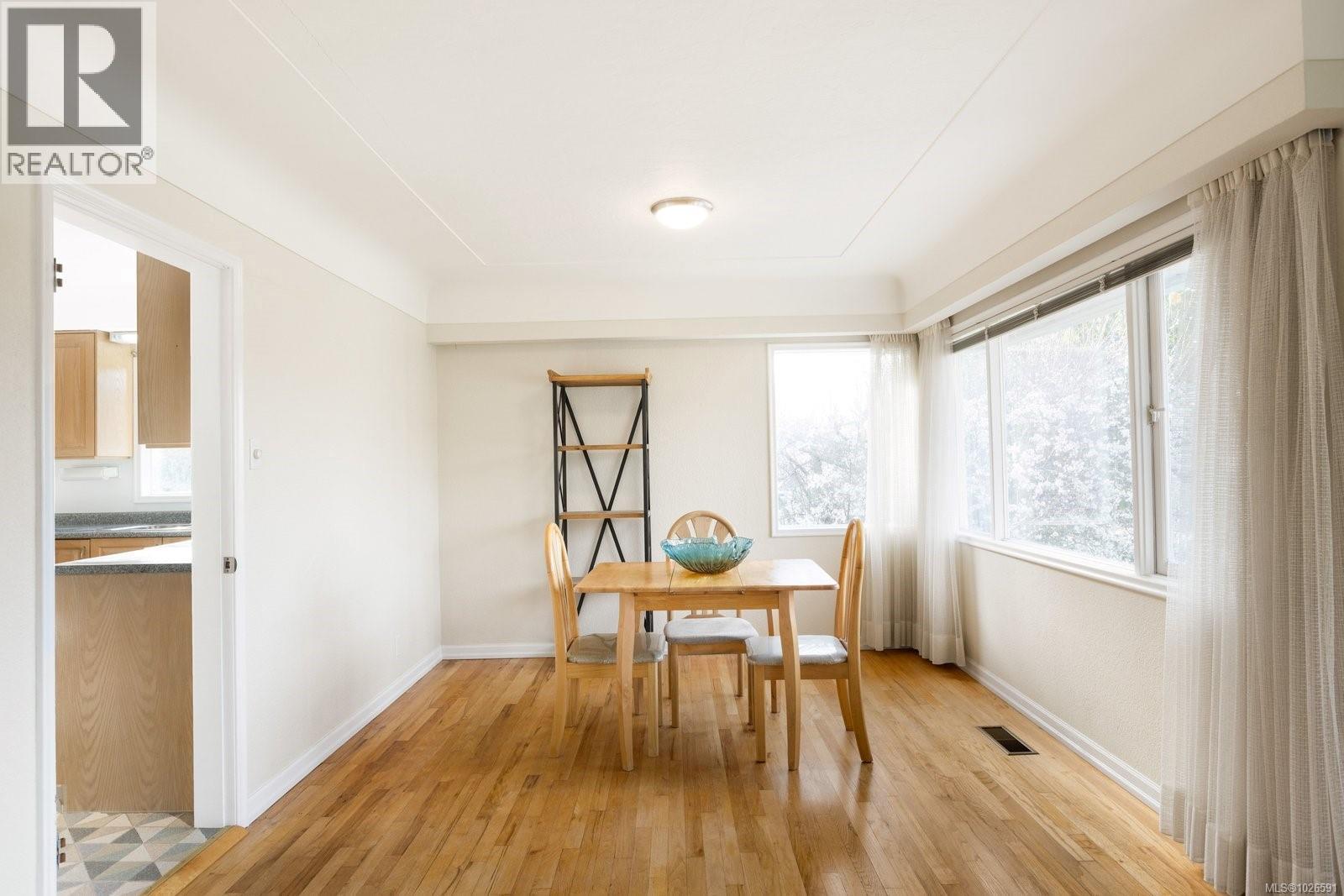 683 RICHMOND AVE - 5