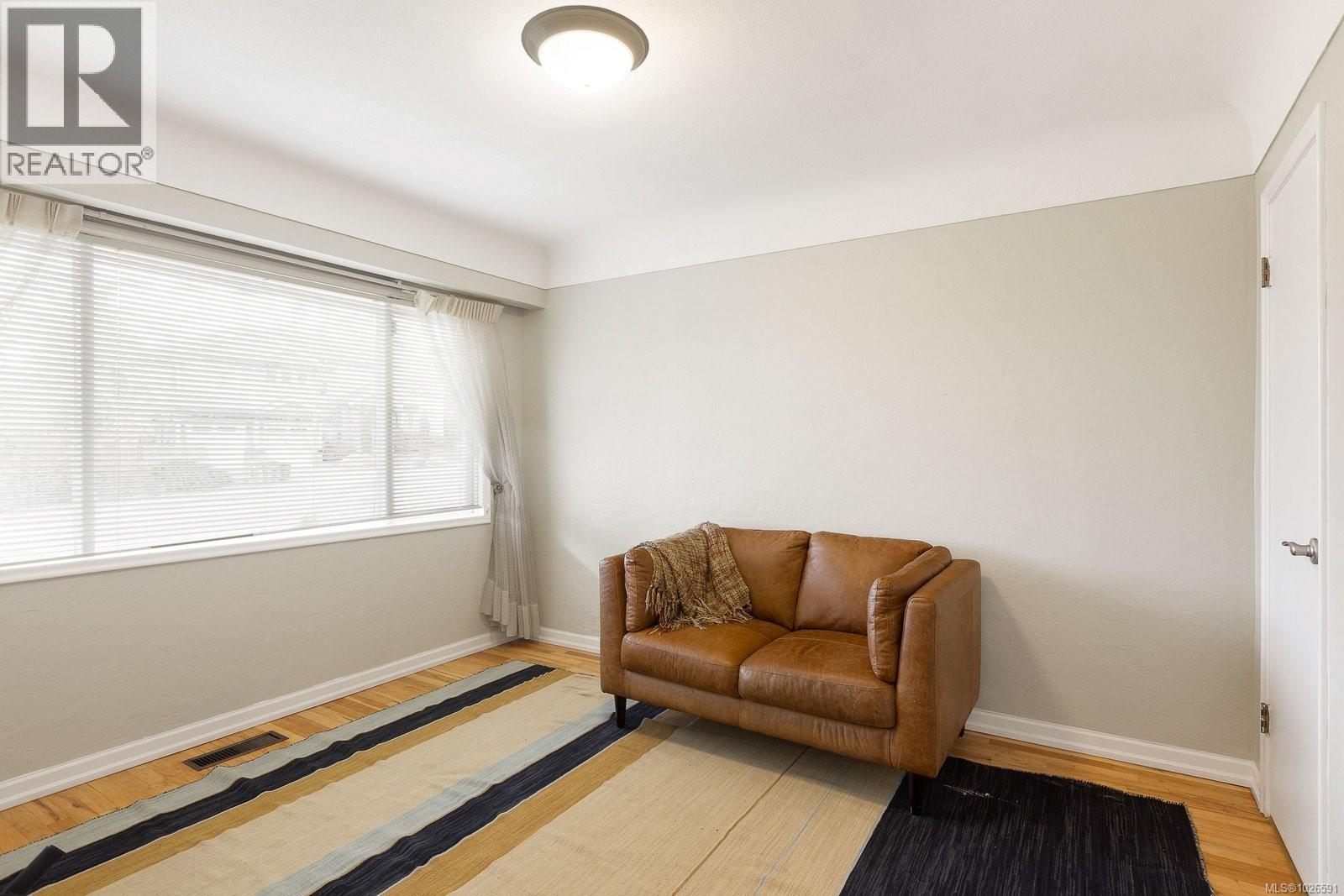 683 RICHMOND AVE - 16