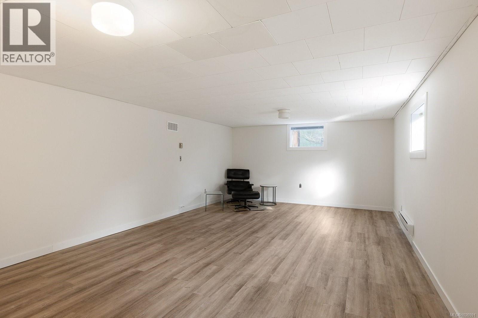 683 RICHMOND AVE - 19