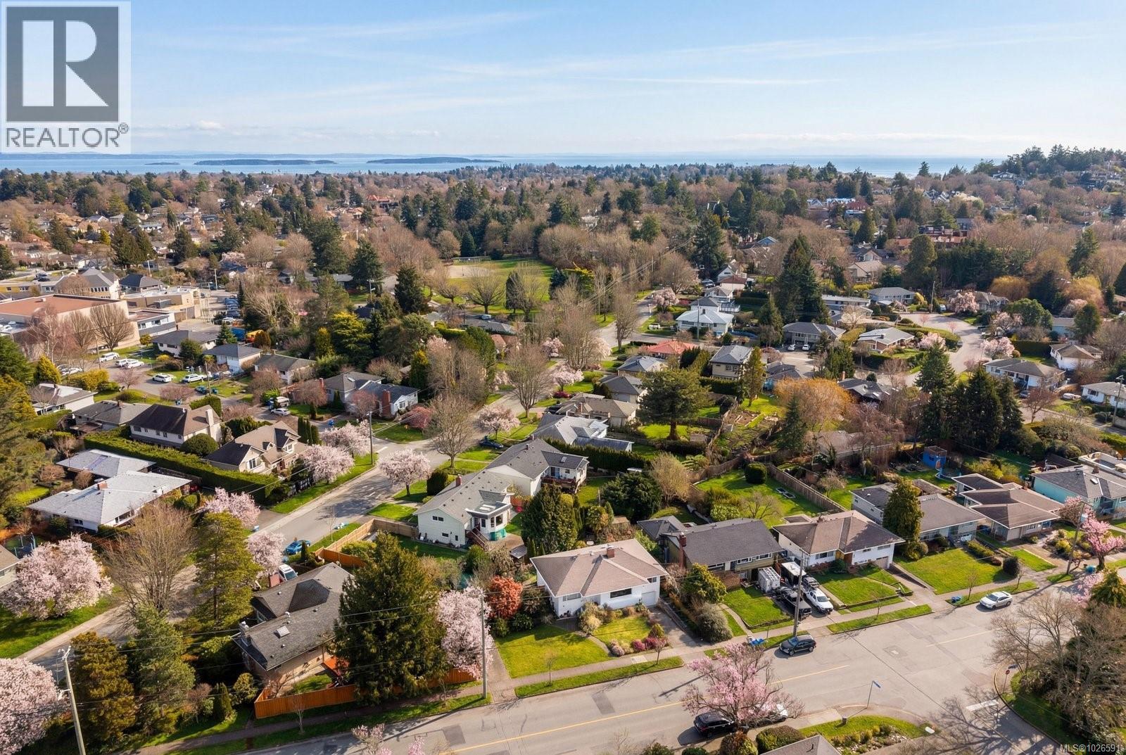 683 RICHMOND AVE - 33