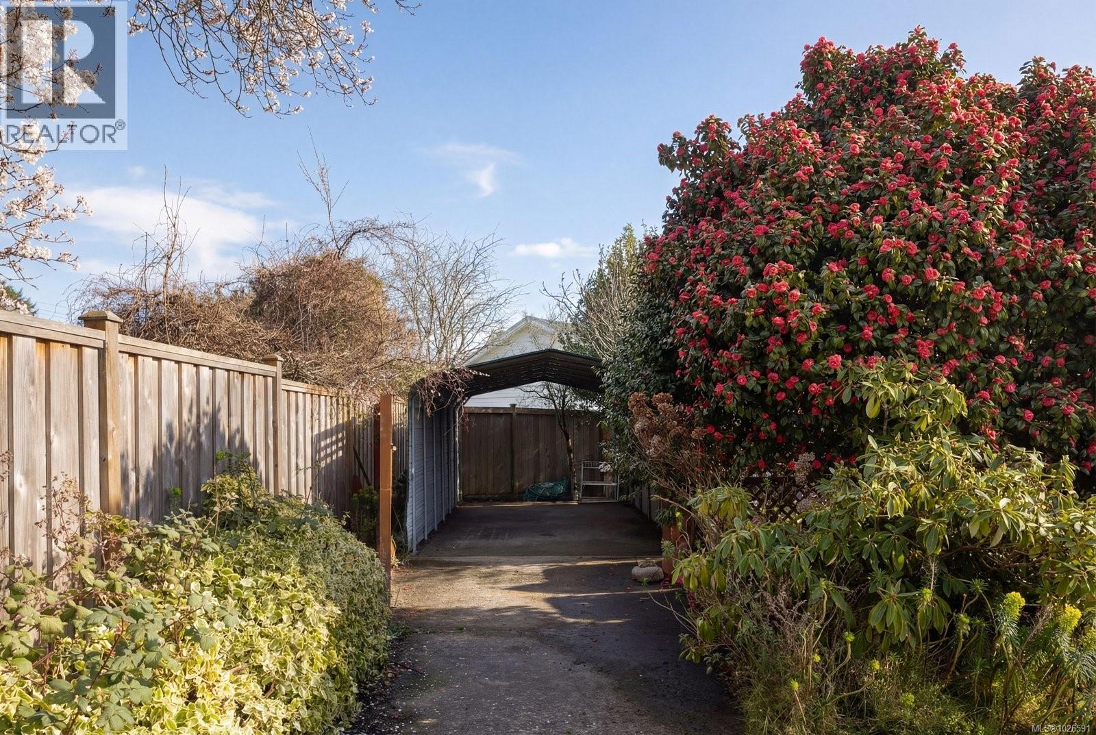 683 RICHMOND AVE - 31