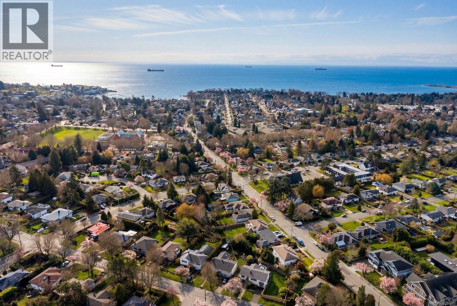 683 RICHMOND AVE - 35