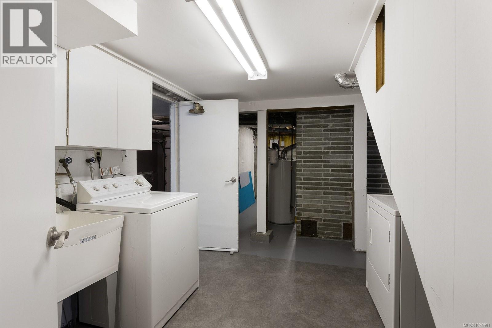 683 RICHMOND AVE - 22