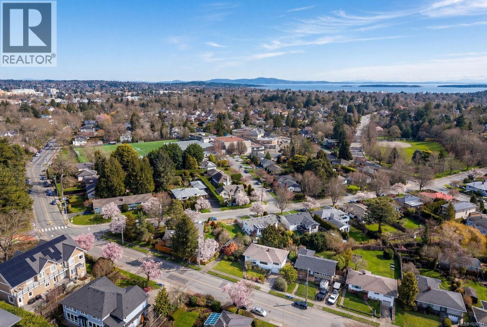 683 RICHMOND AVE - 34