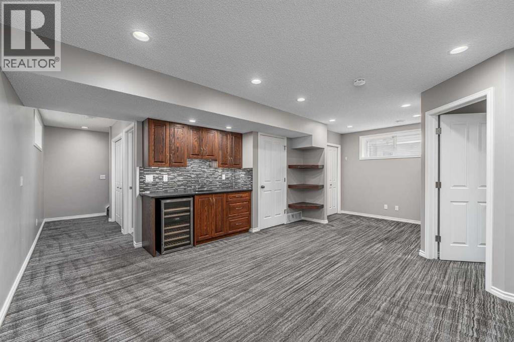 Single Family House for Sale in  Tuscany Summit Green NW Tuscany Calgary 