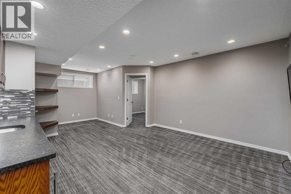 Single Family House for Sale in  Tuscany Summit Green NW Tuscany Calgary 