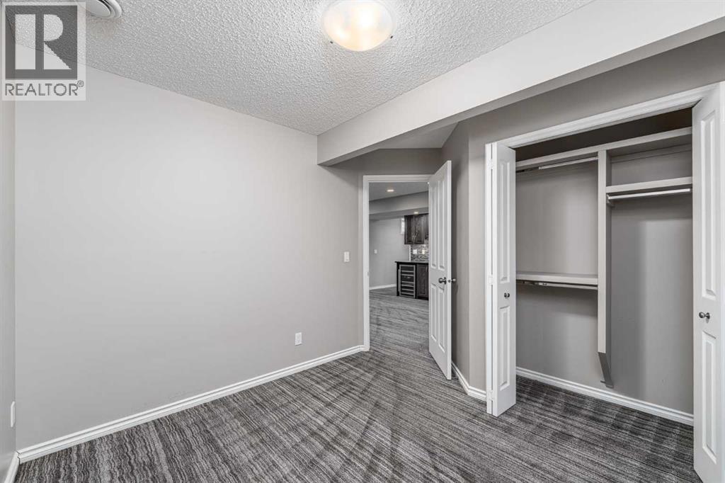 Single Family House for Sale in  Tuscany Summit Green NW Tuscany Calgary 