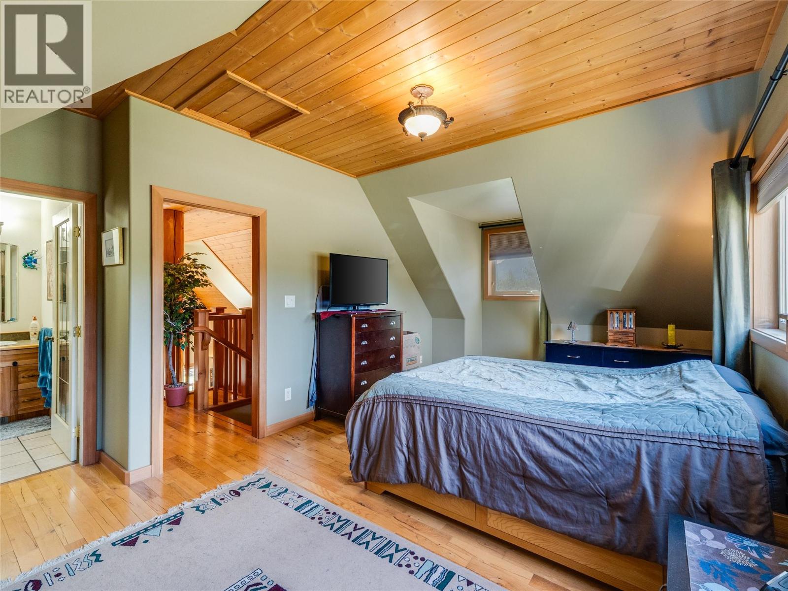 955 Cedar Brae Road, Castlegar