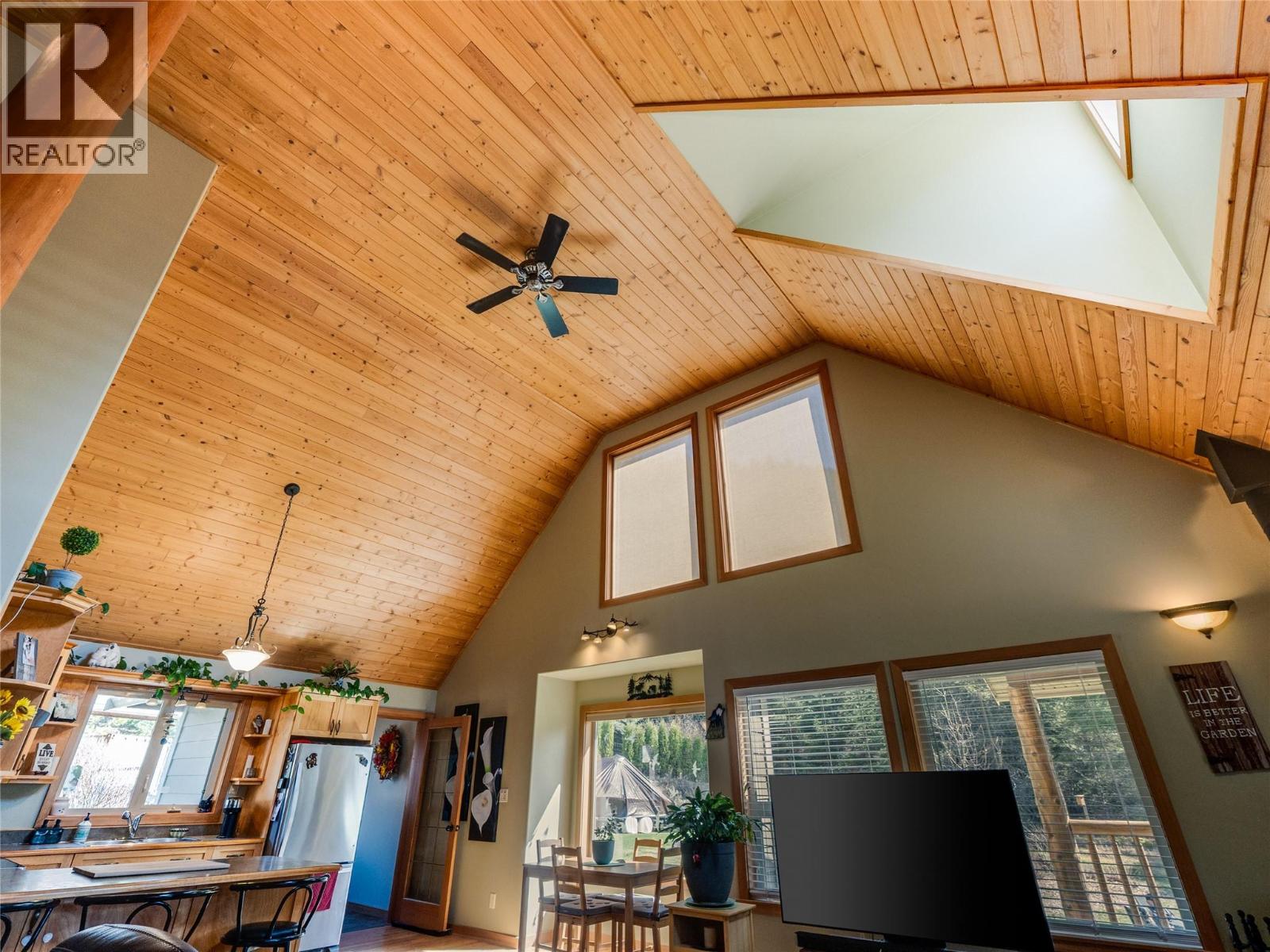 955 Cedar Brae Road, Castlegar